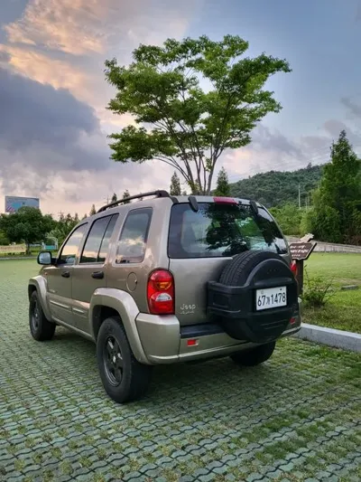 Jeep Cherokee 2003, 248000 км, за 6000000 KRW