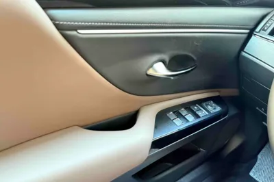 Lexus ES 2022, 33800 км, за 196128.21 CNY - фото 32