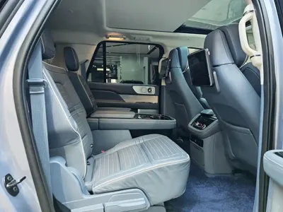 Lincoln Navigator 2022, 24000 км, за 638000 CNY - фото 13