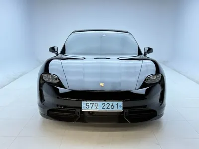 Porsche Taycan · 2021 год