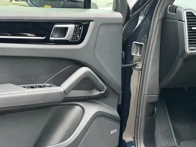 Porsche Cayenne Hybrid 2019, 90000 км, за 328000 CNY - фото 5