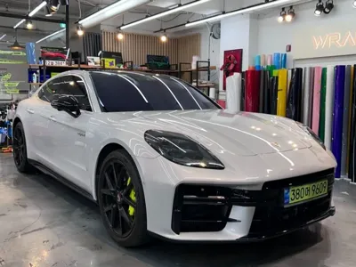 Porsche Panamera · 2025 год