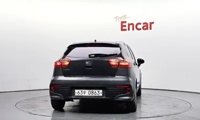 Kia Pride 2015, 161895 км, за 4000000 KRW