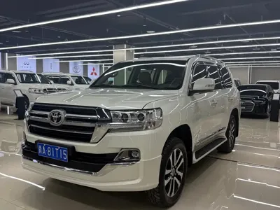 Toyota Land Cruiser · 2015 год