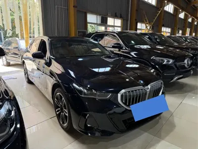 BMW 5 Series 2024, 20000 км, за 235700 CNY