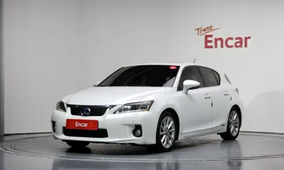 Lexus CT200h · 2012 год