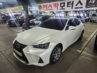 Lexus IS 2018, 67199 км, за 21990000 KRW - фото 2