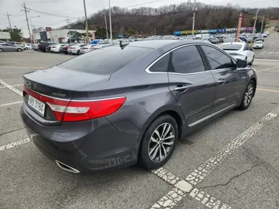 Hyundai Grandeur 2011, 234000 км, за 2600000 KRW