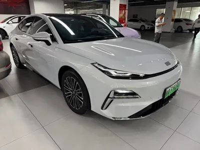 Galaxy Galaxy Xingyao 8 2025, 23000 км, за 95800 CNY