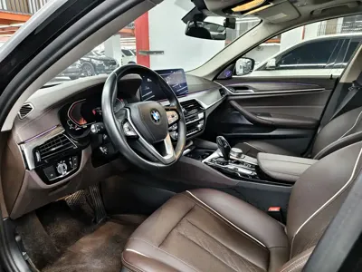 BMW 5 Series 2020, 61000 км, за 158000 CNY