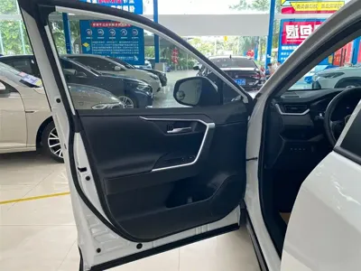 Toyota RAV4 2023, 51500 км, за 105800 CNY