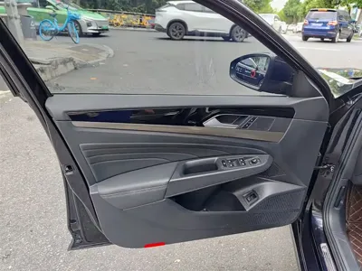 Volkswagen Passat 2020, 68000 км, за 79100 CNY - фото 6