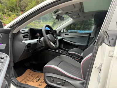 Volkswagen Lamando 2022, 40000 км, за 86800 CNY