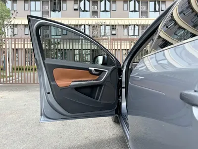 Volvo S60 2017, 86000 км, за 56800 CNY