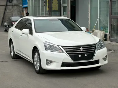Toyota Crown · 2015 год
