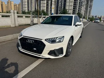 Audi A4L · 2022 год
