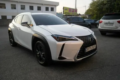 Lexus UX · 2025 год