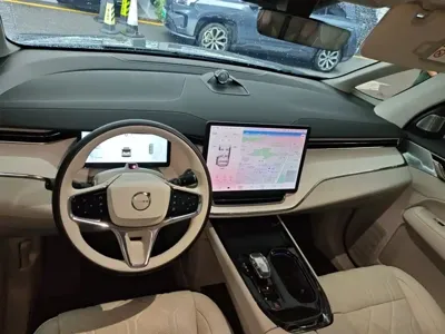Volvo EM90 2025, 1500 км, за 428000 CNY