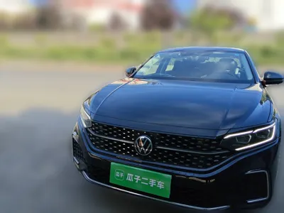 Volkswagen Passat 2023, 31200 км, за 138841.72 CNY