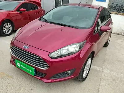 Ford Fiesta · 2015 год