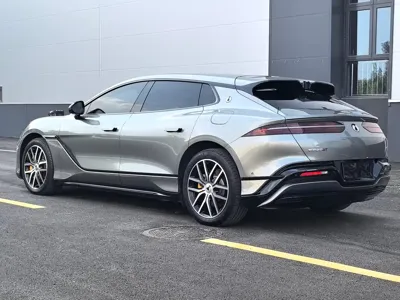 Denza Denza Z9GT 2025, 29000 км, за 196900 CNY