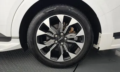 Kia Canival 2023, 59445 км, за 30000000 KRW - фото 21