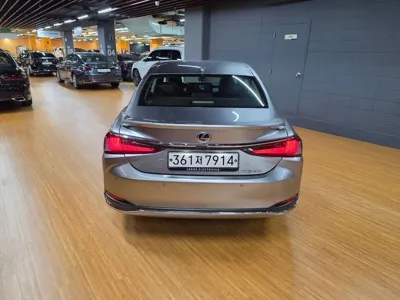 Lexus ES 2026, 8559 км, за 63000000 KRW