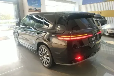 Denza N9 2025, 10600 км, за 333589.95 CNY