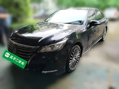Toyota Crown · 2018 год