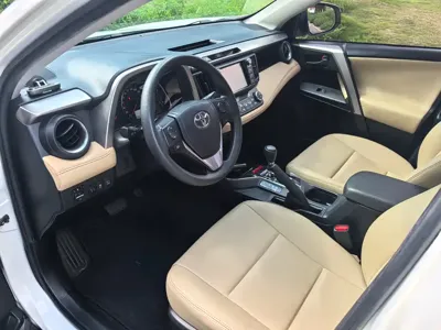 Toyota RAV4 2017, 93000 км, за 63800 CNY - фото 12