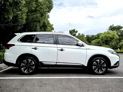 Mitsubishi Outlander 2020, 120000 км, за 58800 CNY