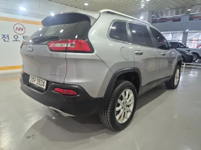 Jeep Cherokee 2015, 108264 км, за 9800000 KRW