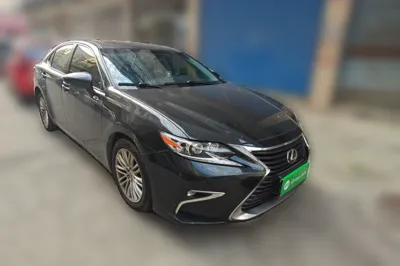 Lexus ES 2015, 123900 км, за 87720.63 CNY