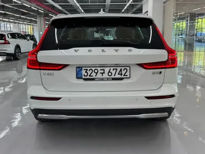 Volvo V60 2025, 1781 км, за 52000000 KRW - фото 4