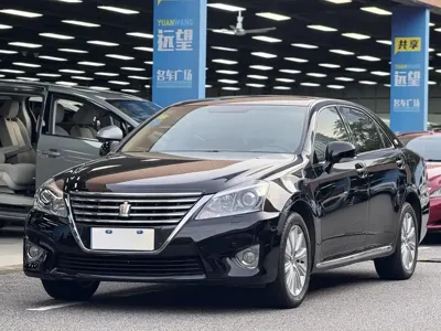 Toyota Crown · 2014 год