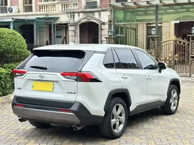 Toyota RAV4 2023, 32000 км, за 113800 CNY