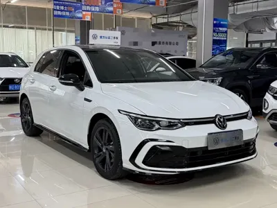 Volkswagen Golf 2023, 34000 км, за 128800 CNY
