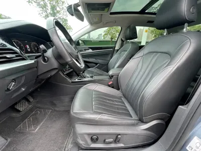 Volkswagen Passat 2022, 80000 км, за 85800 CNY