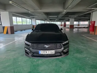 Ford Mustang · 2025 год