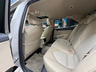 Toyota Camry 2021, 33000 км, за 92800 CNY - фото 8