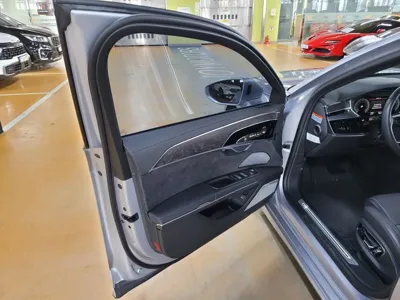 Audi A8 2023, 4100 км, за 109900000 KRW - фото 9