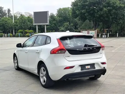 Volvo V40 2016, 140000 км, за 26800 CNY