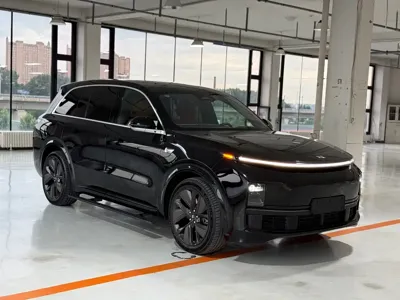 Li Auto Li L8 2023, 37000 км, за 225000 CNY