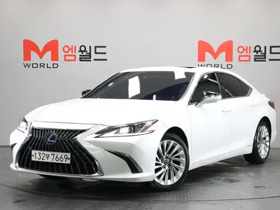 Lexus ES · 2022 год