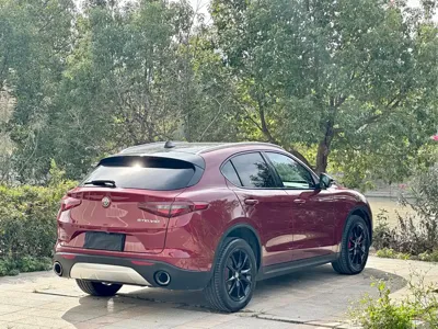 Alfa Romeo Stelvio 2017, 83000 км, за 95000 CNY