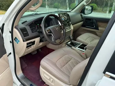 Toyota Land Cruiser 2020, 150000 км, за 443000 CNY
