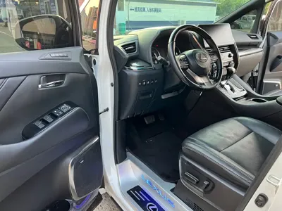 Lexus LM 2020, 149000 км, за 633000 CNY