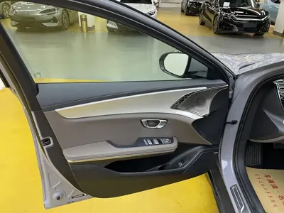 BYD Han 2025, 9500 км, за 118000 CNY