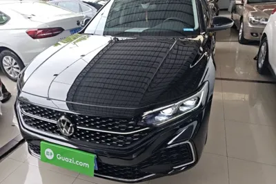 Volkswagen Passat 2023, 27000 км, за 142927.3 CNY
