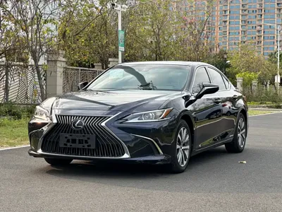 Lexus ES · 2018 год